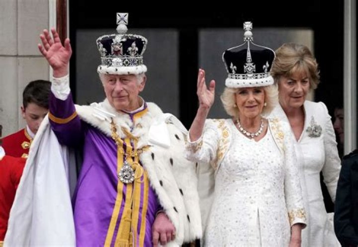 Does the Queen of England have a salary?